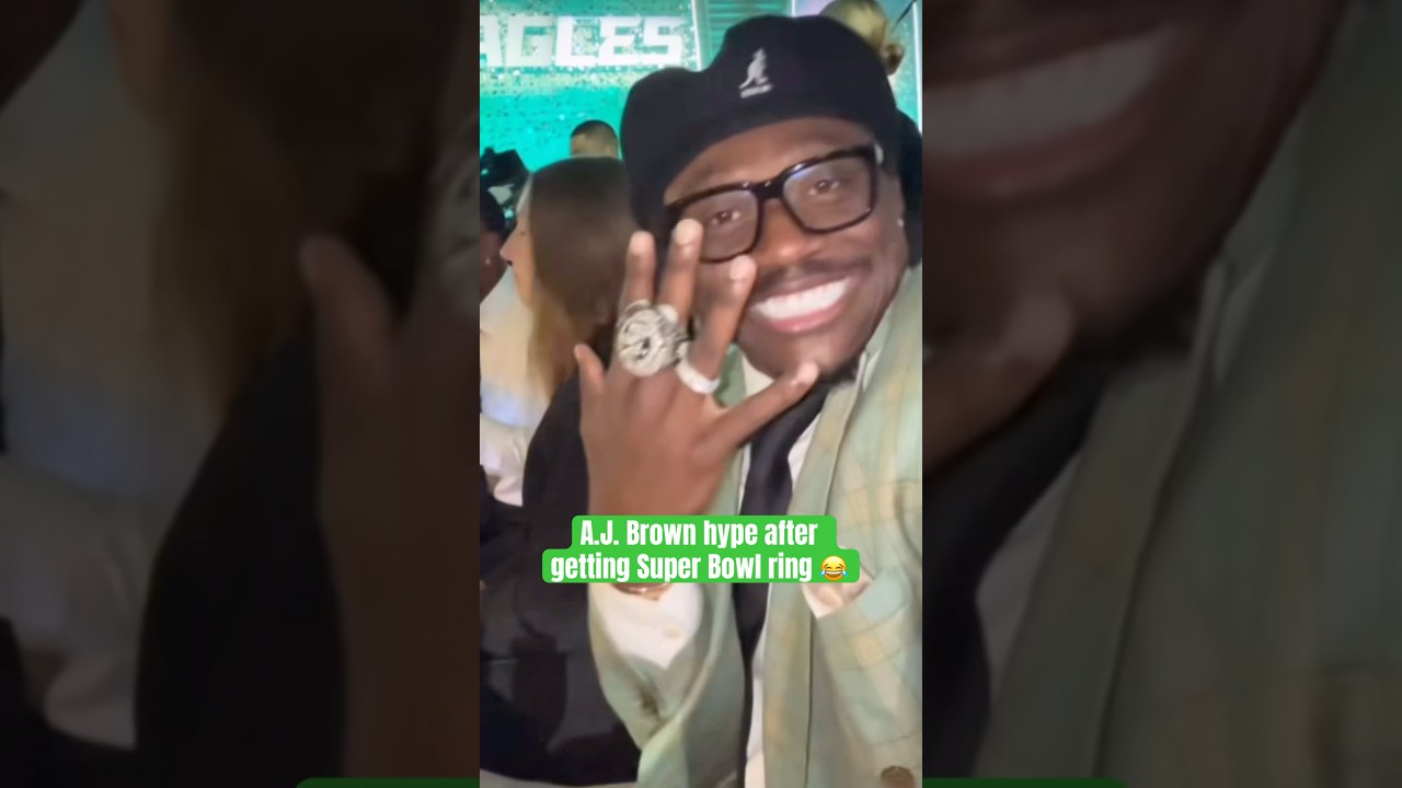 Eagles Super Bowl LIX rings have retractable wings 😮 (via _kelseyriley_/IG) Eagles Super Bowl LIX rings have retractable wings 😮 (via _kelseyriley_/IG)