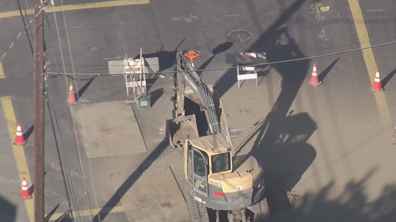 Alameda gas line ruptured, forcing evacuations, shelter-in-place warnings Vlog Alameda gas line ruptured, forcing evacuations, shelter-in-place warnings Vlog