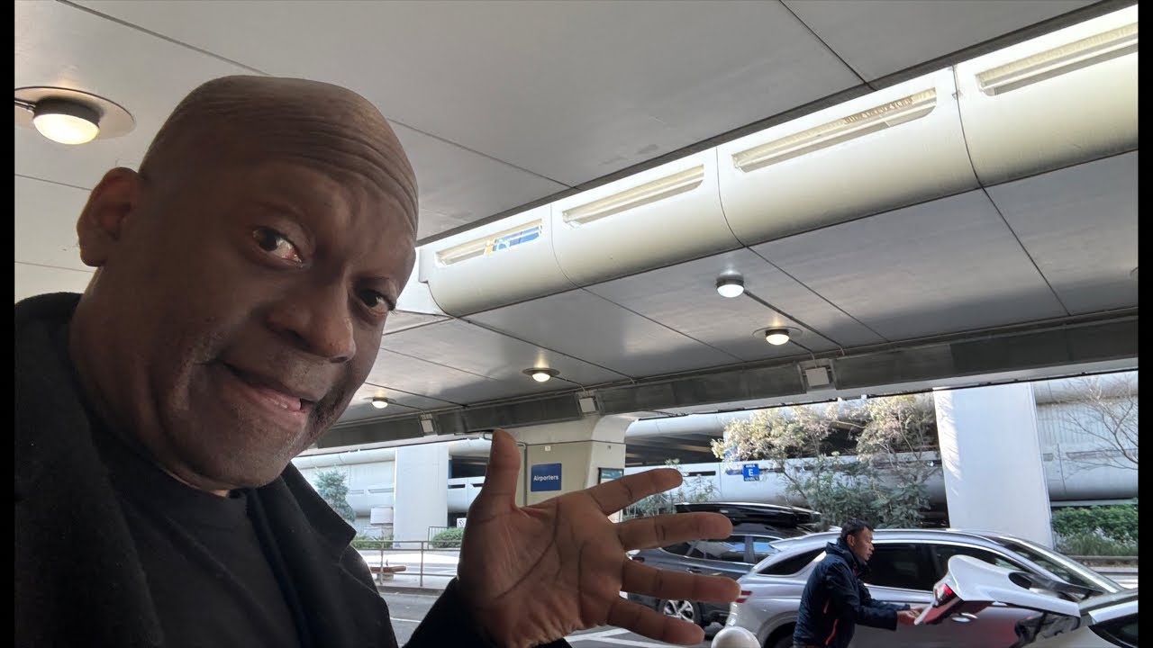 Zennie Abraham At SFO Airport United Airlines Drop Off Saw Detroit Lions SUV For Super Bowl LV Vlog Zennie Abraham At SFO Airport United Airlines Drop Off Saw Detroit Lions SUV For Super Bowl LV Vlog